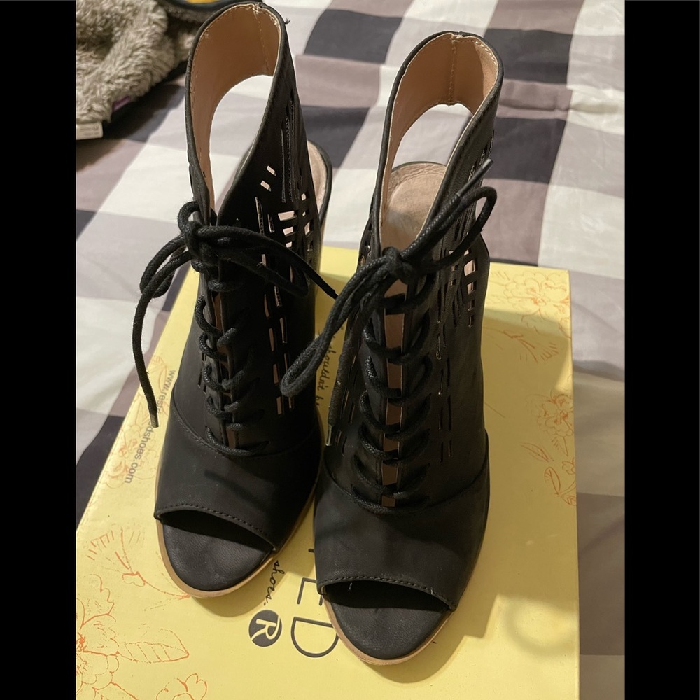 Black heels/wedges